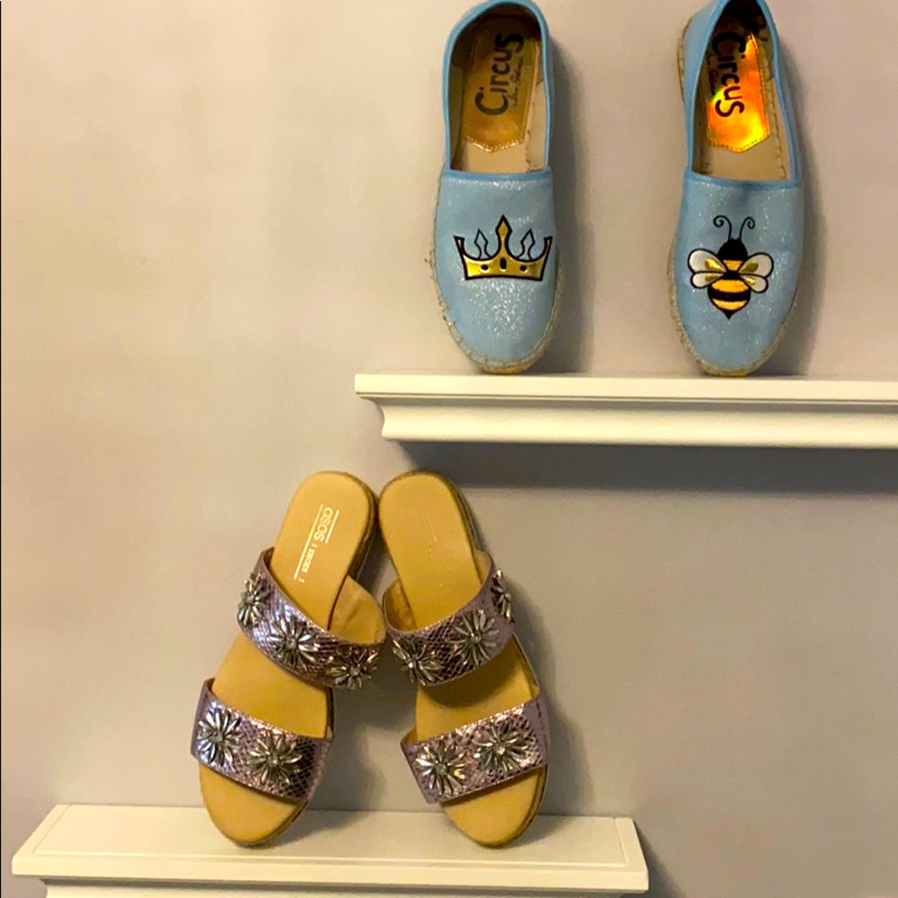 Bundle two shoes